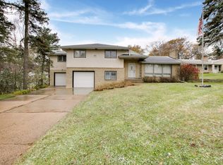 1803 Alta Vista Dr, Roseville, MN 55113