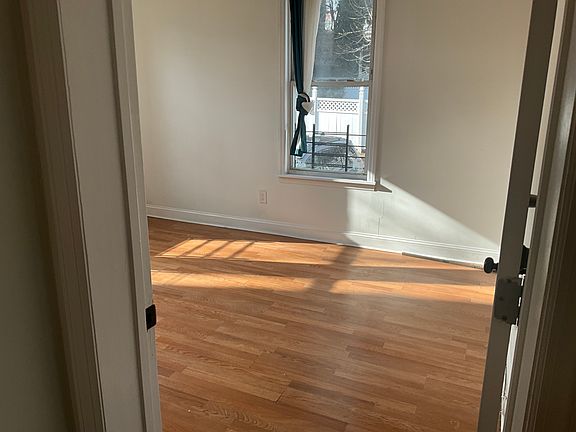 4th image of 172 Hillside Ave #2