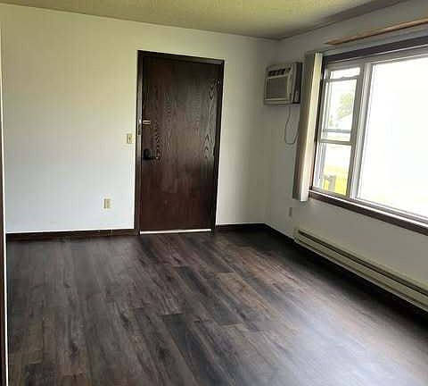 4th image of 717 Garland St E #10940773