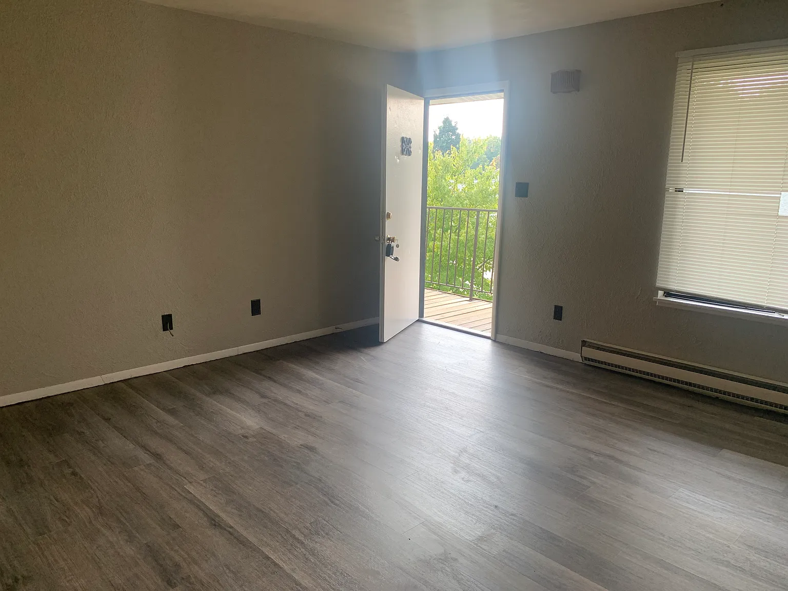 2 bed, 750 sqft, $850 — Photo 2
