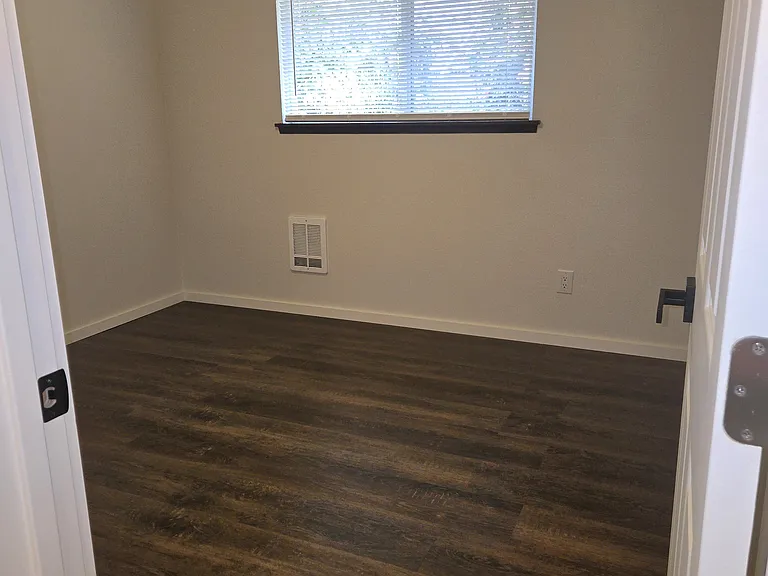 View of entry to S. bedroom.