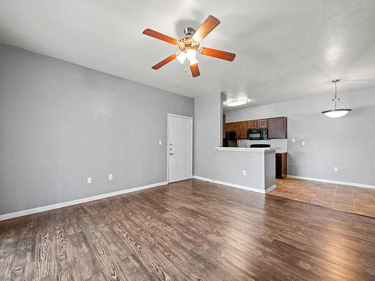 River Oaks Villas Apartments — Photo 14