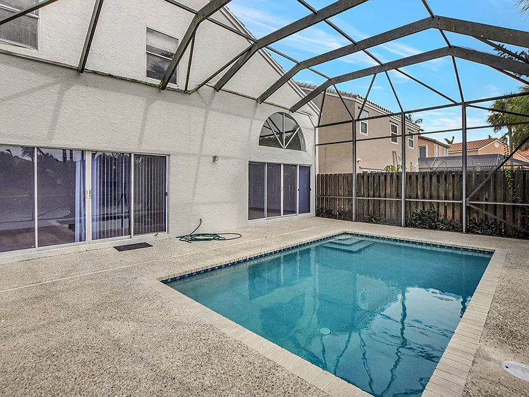 21391 Millbrook Ct — Photo 42