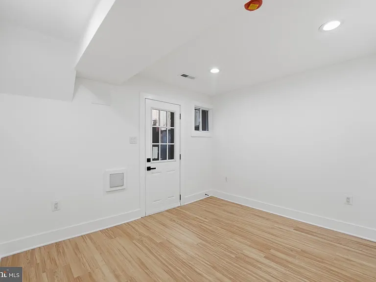 129 Hamilton St NW — Photo 43