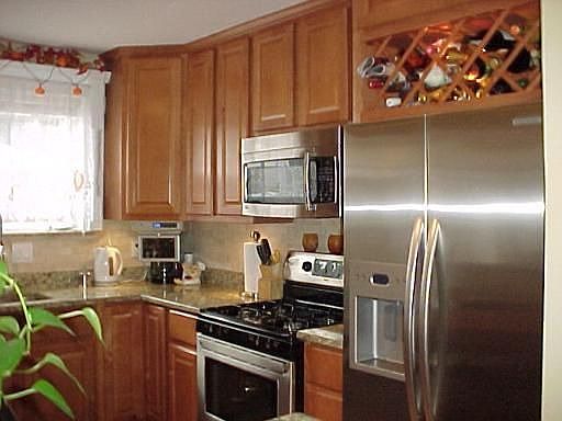 4th image of 2646 Scott St