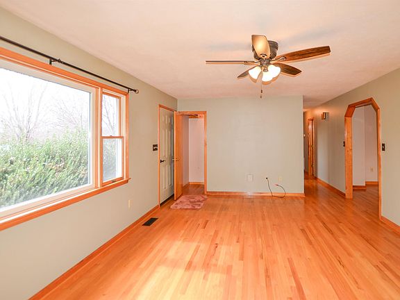 4th image of 104 Blue Ridge Ln