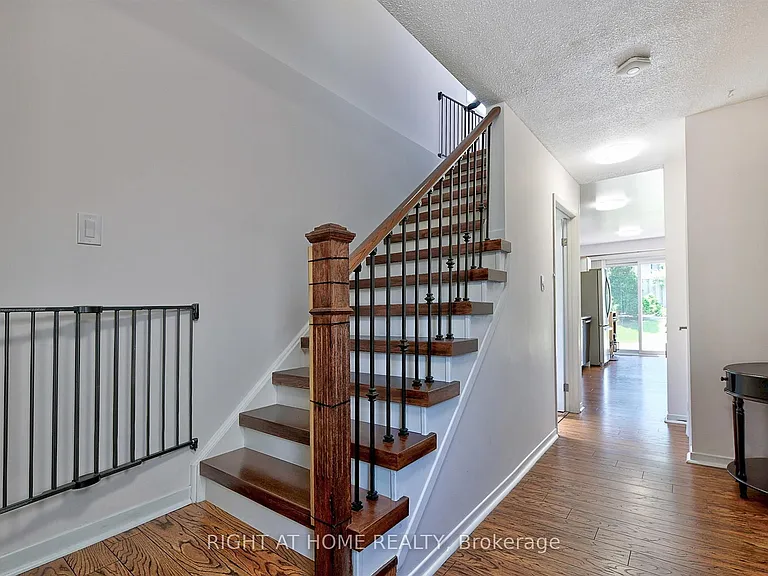 4224 Trapper Cres — Photo 3