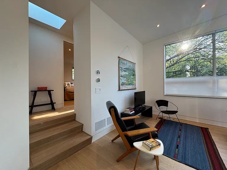 1317 N Leavitt St — Photo 14