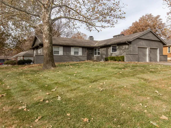 8614 Woodson Dr, Overland Park, KS 66207