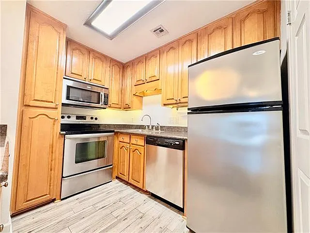 1 bed, 1.0 bath, 672 sqft, $1,650 — Photo 3