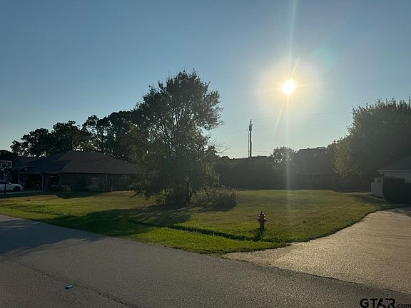 4th image of 108 Lasalle Dr