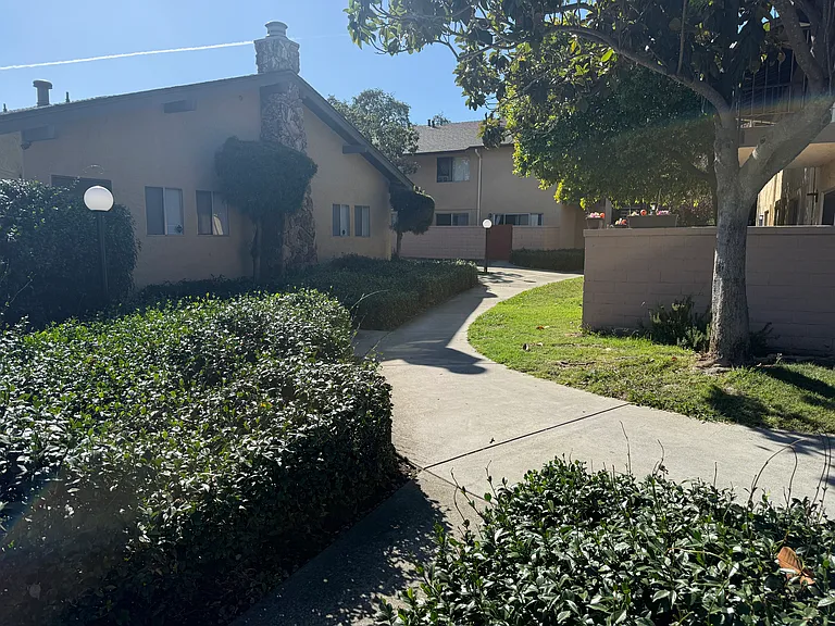 Parkside Manor — Photo 1