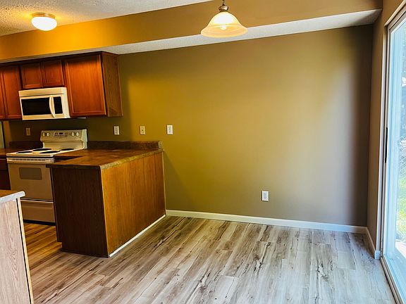 5th image of 2417 Deerfield Blvd