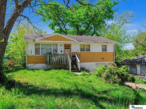3629 Hartman Ave, Omaha, NE 68111