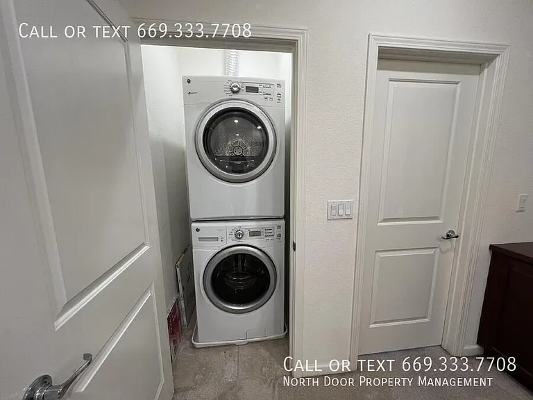 2762 Ferrara Cir — Photo 27
