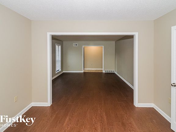 3rd image of 3333 Summerhill Dr