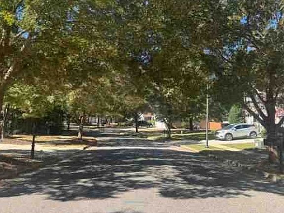 Exterior Neighborhood (street photo)