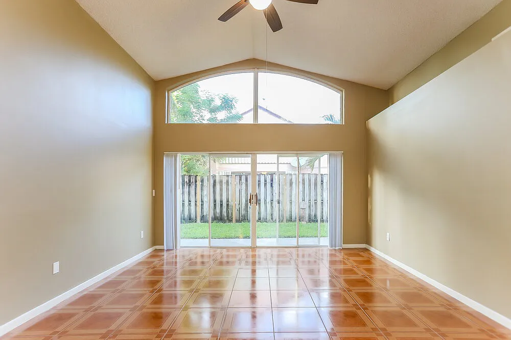3 bed, 2.0 bath, 2170 sqft, $4,165 — Photo 3