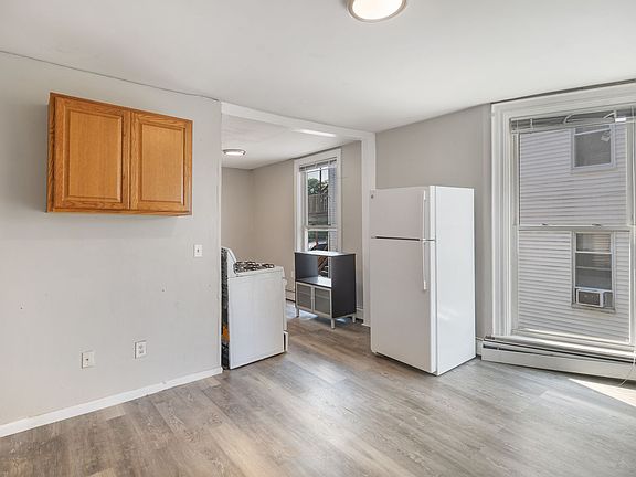 5th image of 68 Hammond St #6-1