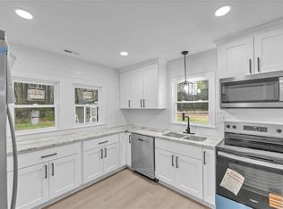 12050 Greenbrier Ln, Smithfield, VA 23430
