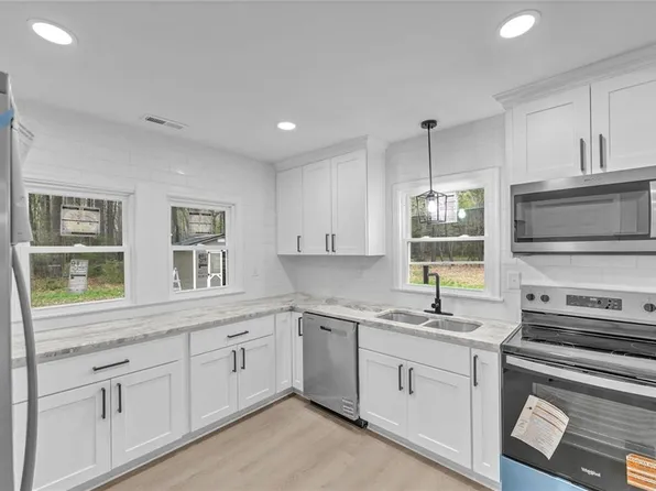 12050 Greenbrier Ln, Smithfield, VA 23430
