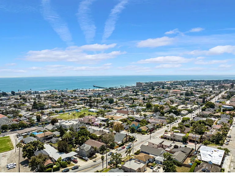 1313 Buena Vista St — Photo 13