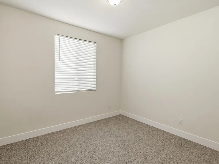 761 Hydrangea Dr — Photo 19