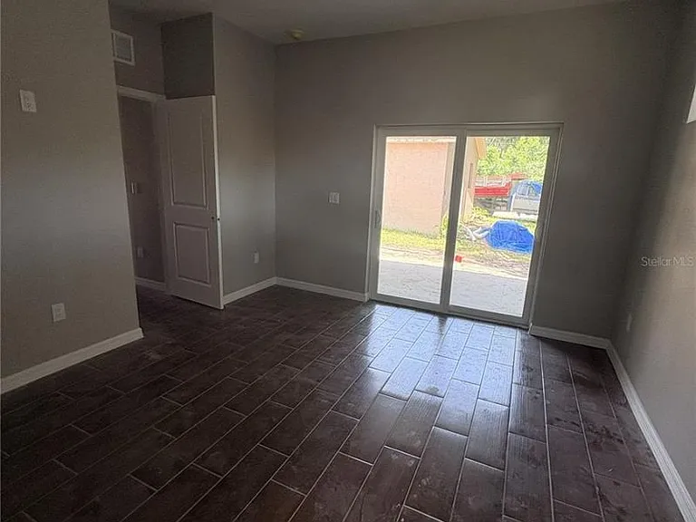 554 Ronnoc Ln — Photo 8