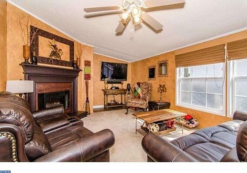 5th image of 270 W Uwchlan Ave