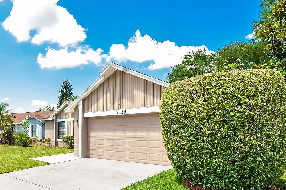 3 bed, 2.0 bath, 2010 sqft, $2,460 — Photo 3