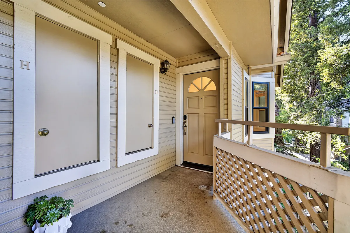 Building Photo - 935 La Mesa Ter #G