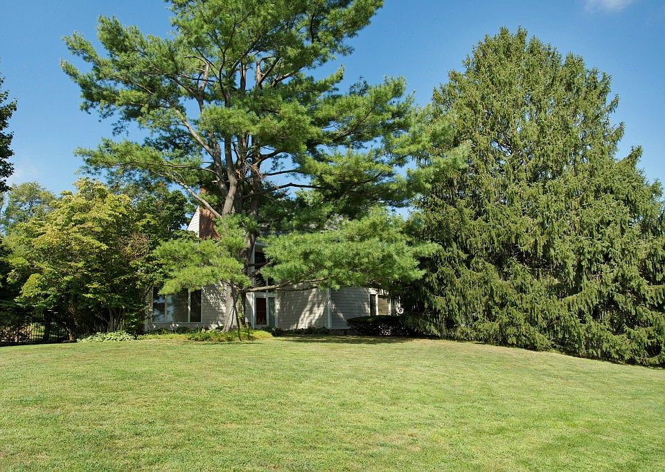 2nd image of 3 Beatrice Ln