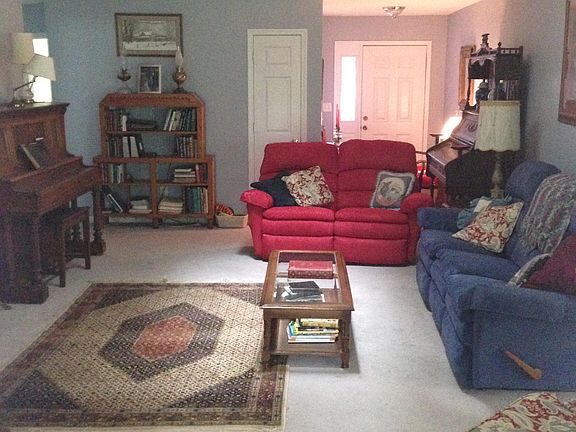 living room/ vaulted ceiling
