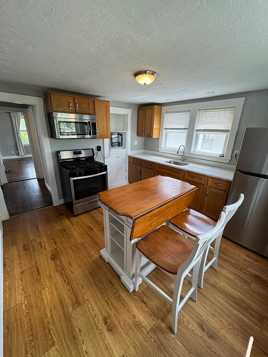 Photo 1 of 11 - 64 Germain Ave #2 - Quincy, MA Primary Photo - 64 Germain Ave #2