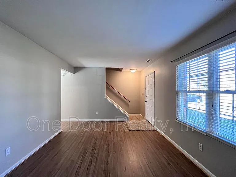 1103 London Company Way — Photo 3
