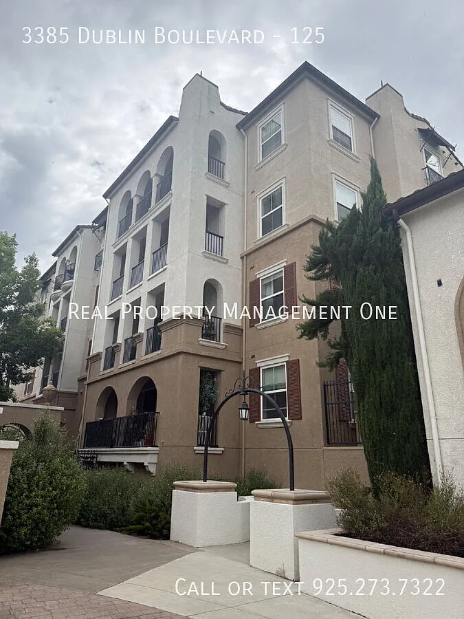 Stunning First level Luxury 2 Bed/2 Bath Condo Close to Everything in Dublin — Photo 1