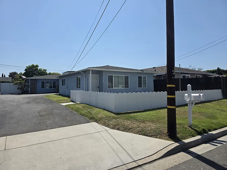 285 Costa Mesa St — Photo 1