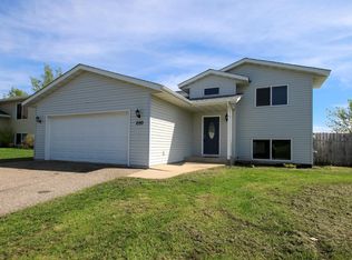 690 Texas Ave NW, Hutchinson, MN 55350