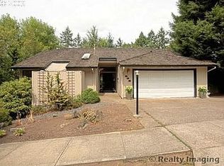 939 Sunny Hill Dr, Lake Oswego, OR 97034