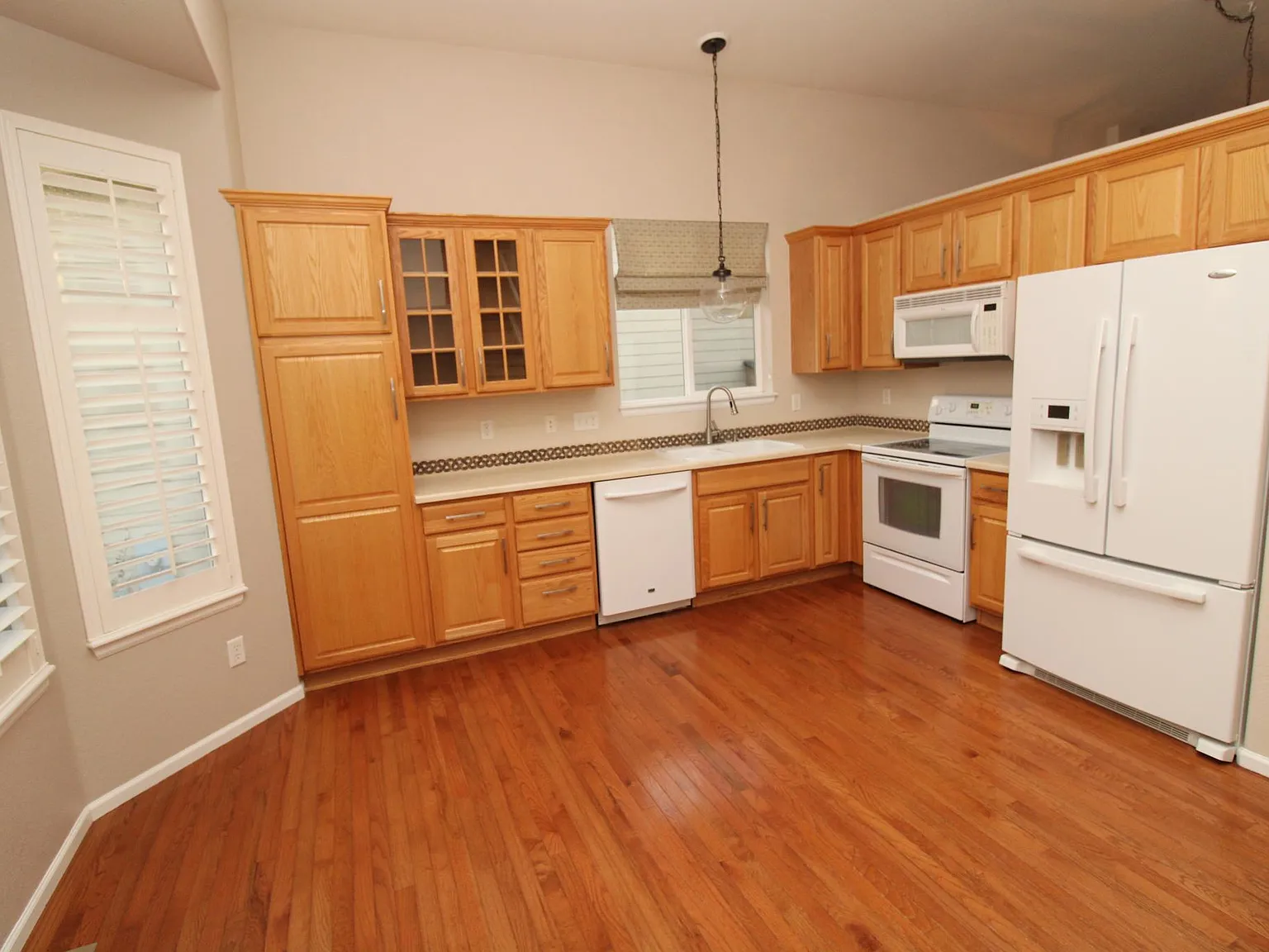 3 bed, 2170 sqft, $3,350 — Photo 4