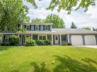385 W Chestnut Ln, Grafton, WI 53024