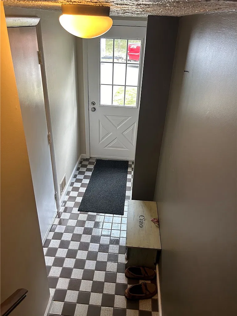 2 bed, 1.5 bath, 900 sqft, $1,600 — Photo 4