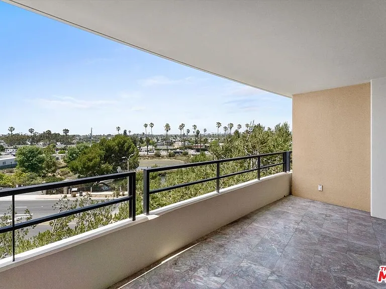 4265 Marina City Dr #101 — Photo 28