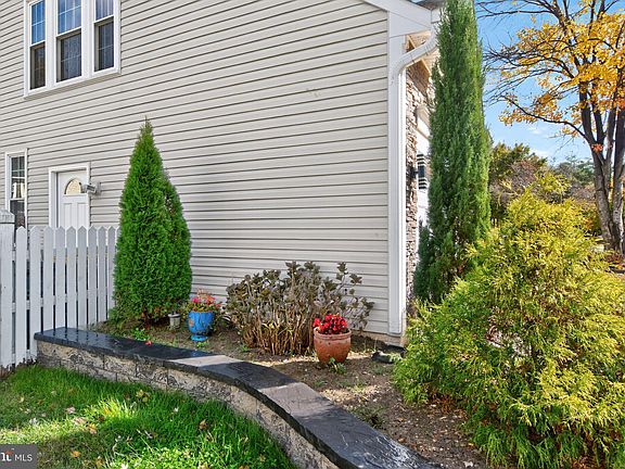 5th image of 217 Cherry Hill Ln