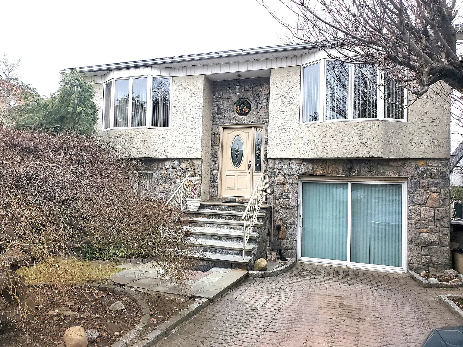 4 bed, 2600 sqft, $6,350 — Photo 1