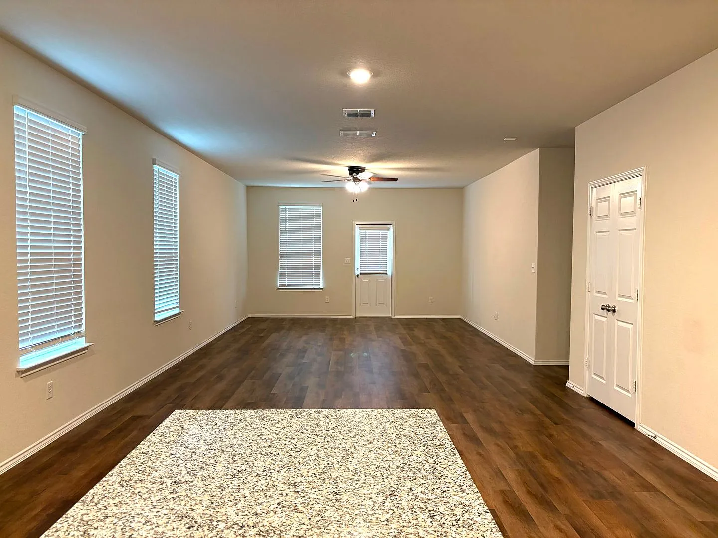 Open-Concept Living with Easy Access to I-10 & Loop 1604 — Photo 2