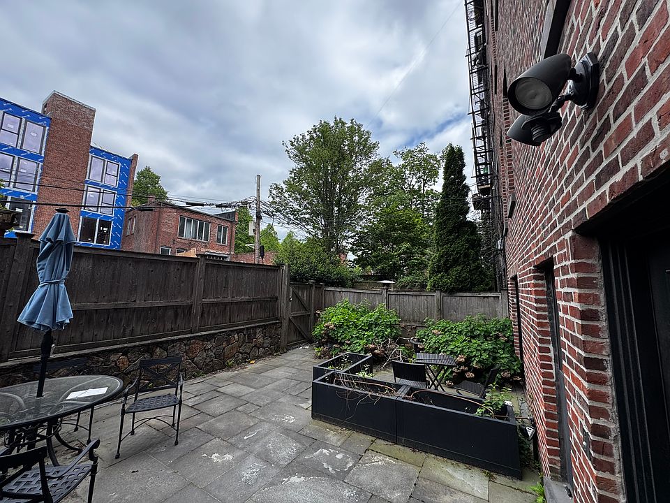 1st image of 219 W Springfield St APT 1
