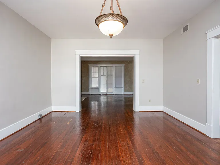 Katherine Court Apartments — Photo 9
