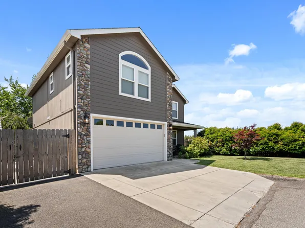 747 Spring Valley Dr, Medford, OR 97501