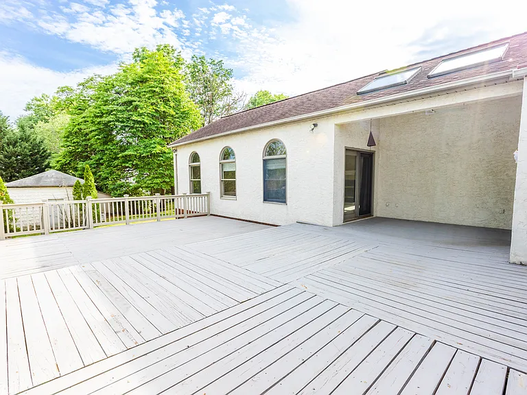22 Serafin Pl — Photo 52